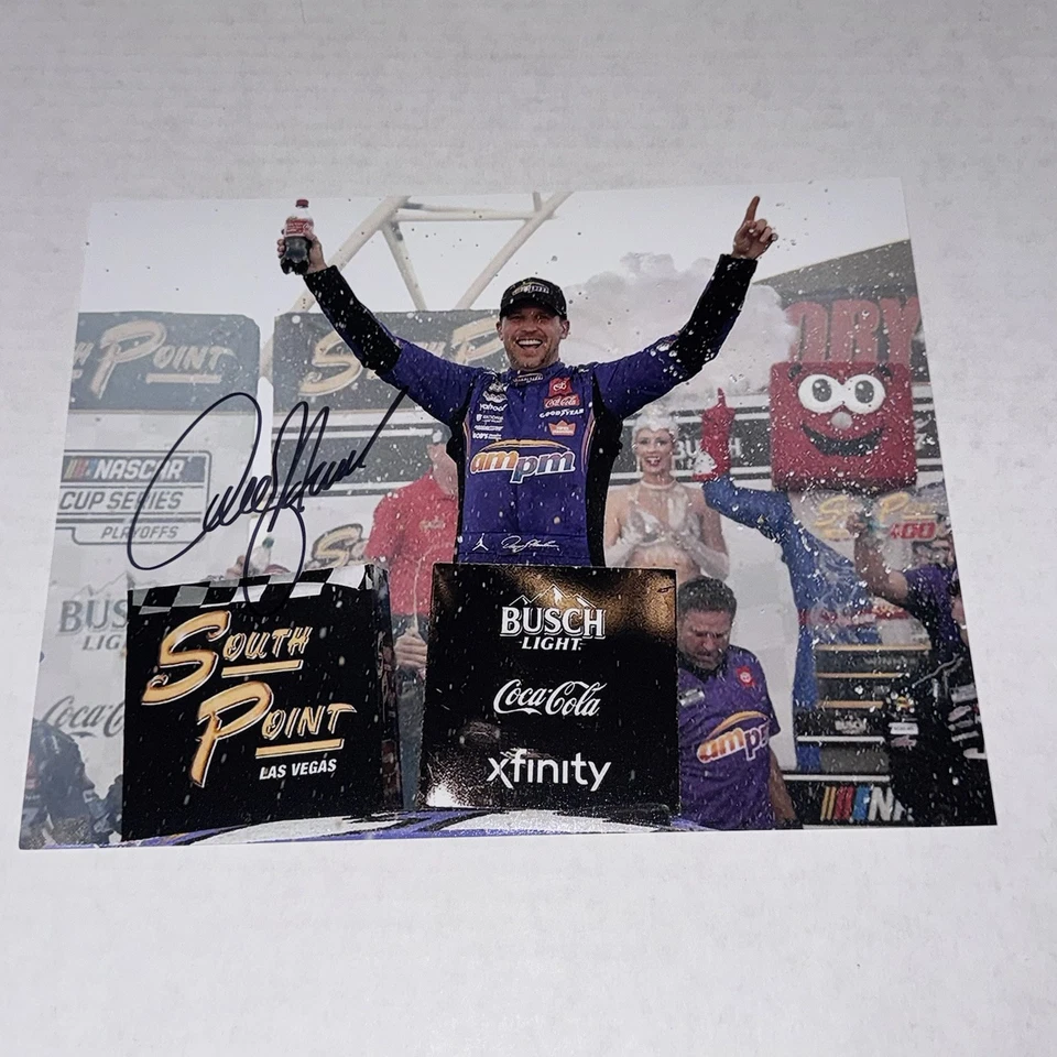 Denny Hamlin 2025 LAS VEGAS 60th VICTORY LANE NASCAR 8x10 foto autografiada Foto 1 de 1