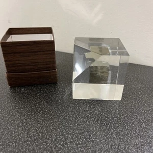 Nuevo pisapapeles Lucite Cube pirita vintage - Imagen 1 de 9