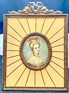 ANTIGUA PINTURA RETRATO MINIATURA, LATÓN, MARFIL/VIDRIO ENMARCADO, FIRMADA c1910 g - Imagen 1 de 5