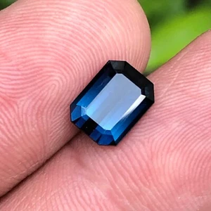 Seltener dunkelblauer natürlicher Turmalin-Edelstein, 2,55 Karat smaragdgrüner Afschnitt - Bild 1 von 12