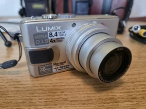 Panasonic Lumix DMC-LX1 Premium Compact Digital Camera, 4x Zoom Leica Bundle - Picture 1 of 22