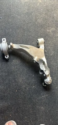 2009 - 2020 年日产 370z 乘客侧右下控制臂 PO36 原始设备制造商 — 第 1/2 张图片