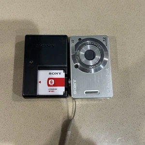 Sony CyberShot DSC-W55 Carl Zeiss Lens 7.2 Mega Pixels Camera *lens Issues* - Picture 1 of 12