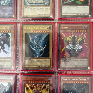 Yugioh Collezione Vintage - Vendo Raccoglitore - 2100+ Carte con Pacchetti Bonus/Mazzo/Pin! - Foto 1 di 23