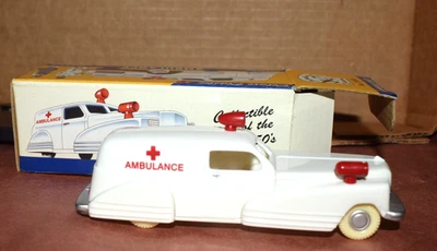 Estate  Dimestore Dreams Deluxe Plastic Ambulance Car 1:43  Christmas Village - Image 1 of 2