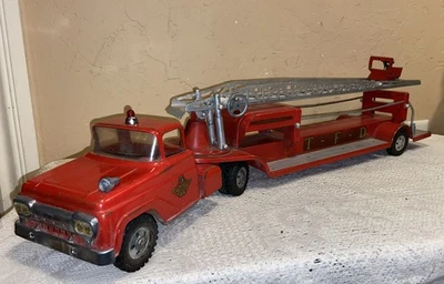 Camión de bomberos con escalera aérea hidráulica TFD #5 de acero prensado Tonka Toys de colección Foto 1 de 4