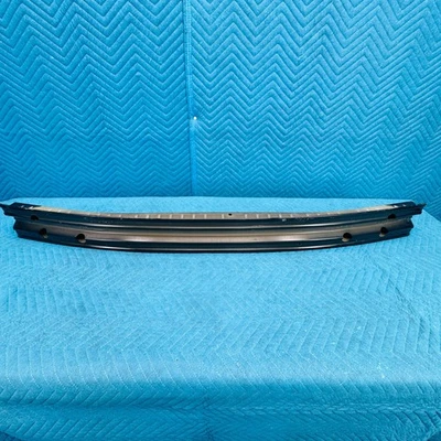 Barra de reforço de para-choque traseiro Ford Mustang GT 2005–2009 FABRICANTE DE EQUIPAMENTO ORIGINAL 6R3Z17775A - Imagem 1 de 4