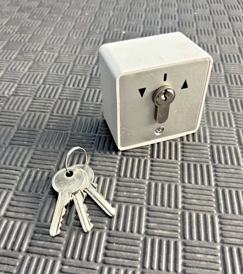 1 X Keyswitch with 3 keys each for Roller Shutters and Garage Doors Like Geba - Image 1 of 4