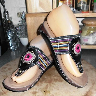 NEW* Sz 7 SPRING STEP Yasmin; Black Leather/Striped Fabric Thong Sandal Shoe $70 - Image 1 of 4