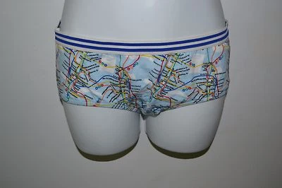 Casa de muñecas, bragas, grandes, patrón de hoja de ruta, Nueva York, amor Foto 1 de 4