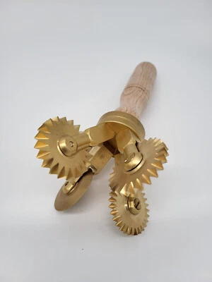 4-facher Dough Cutter - Teigrädchen - Raviolischeider Made Of Brass, D 38 MM - Image 1 of 3