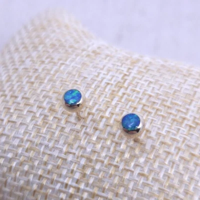 Juego de tachuelas de oro amarillo macizo de 14 k bisel redondo de 3 mm ópalo doble natural australiano Foto 1 de 4