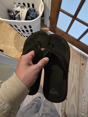 Quicksilver Boys Flip Flops Sz 4 - Image 1 of 4