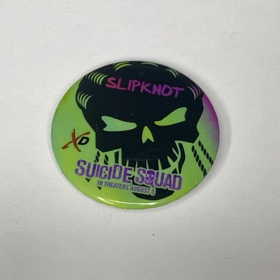 PROMO -- ESCUADRÓN SUICIDA Película Original Prendedor Promocional/Botón Slipknot Foto 1 de 3