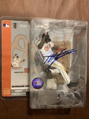 Figura de acción McFarlane firmada por Miguel Tejada Foto 1 de 3