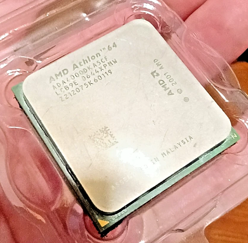 Procesador AMD Athlon 64 4000+ 2,4 GHz (ADA4000DKA5CF) Foto 1 de 1