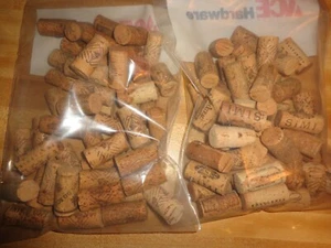 A LOT OF 100 WINE CORKS DIFFERENT KINDS GOOD CONDITION - Picture 1 of 3