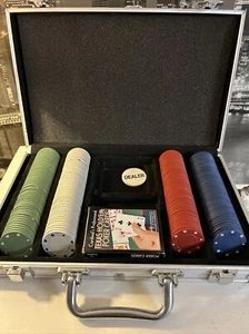 Cardinal's Professional Texas Hold' Em Complete Poker Set & Case EUC - Picture 1 of 9