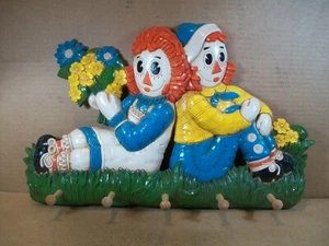 1977 Raggedy Ann & Andy ~ 3D Wall Coat Rack ~ 5 Pegs ~ 23" Long ~ Bobbs-Merrill - Picture 1 of 7