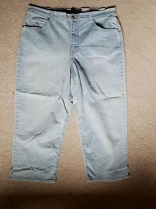 NWT Womens Jeans-GLORIA VANDERBILT-light blue stretch denim "Adriana" cropped-16 - Picture 1 of 5