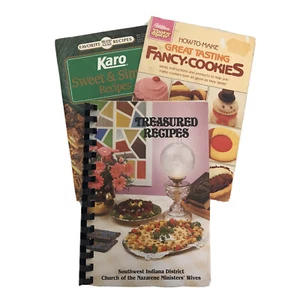 Lot of 3 Vintage Cookbook Pamphlets 80s 90s Wilton Karo Cakes Desserts Recipes - Imagen 1 de 12