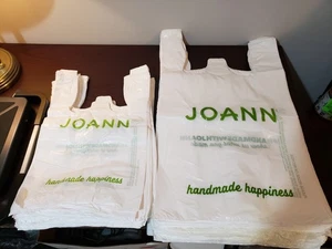 Lote de 500 bolsas de compras para camisetas de plástico Joann Telas - coleccionables al por menor - Imagen 1 de 4