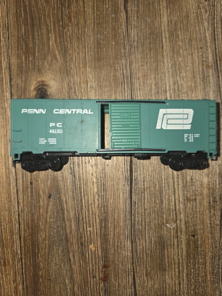 TYCO HO Scale Green Penn Central 40' Foot Box Car #46150 - Image 1 of 1