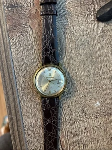 Vintage Bulova Accutron Gold Electroplate Case Burgundy Band Date Watch - Picture 1 of 2