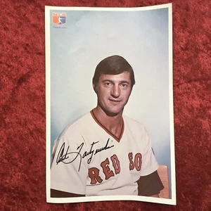 Carl Yastrzemski 1976 Salón de la fama Medias Rojas de Boston Paquete de fotos de béisbol de 6" x 9" - Imagen 1 de 2