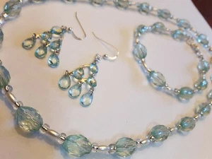 ELEGANT BEADED 18 1/2" NECLACE SET/ ACQUA COLORE/ EARRINGS AND BRACELET INCLUDED - Picture 1 of 8