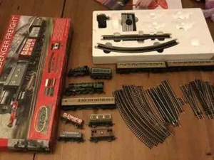 Hornby GWR Passenger & Freight Train Set original+ Extra Tracks & Carriages Nice - Picture 1 of 8