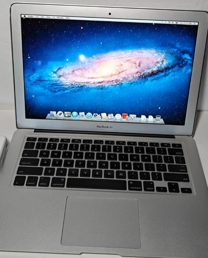 Apple MacBook Air 13" 2011 A1369 Intel Core i5 1.7GHz 4GB 128GB - Image 1 of 4