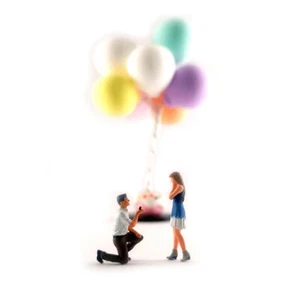 EY 1:64 Painted Figure Mini Model Miniature  Diorama Propose Couple Lovers - Picture 1 of 3