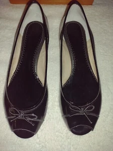 CLARKS ARTISAN BLACK SIZE 9M BRAZIL LEATHER PATENT OPEN TOE FLATS SHOES - Picture 1 of 12