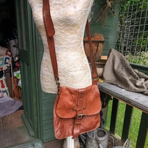 CAMPOMAGGI tan leather cross body messenger unisex bag 12.5" x 12" wide - Picture 1 of 9