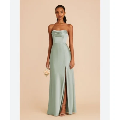 Maxi Vestido de Dama de Honor Gris Pájaro MIA Satinado Sin Tirantes Vestido Formal Abertura Verde Salvia Foto 1 de 4