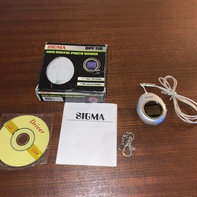 New sigma mini digital photo viewer 1” Key Chain  - Image 1 of 4