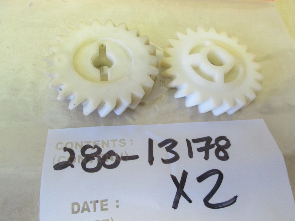 YAMAHA OEM - НОВЫЙ МАСЛЯНЫЙ НАСОС ПРИВОД / DS7 RD250 - ПОЛУЧАЕТ ДВА / 280-13178 - Изображение 1 из 1