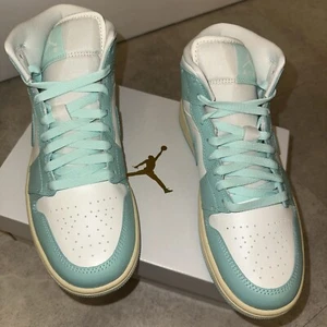 Nike Trainers Womens UK 5.5 Air Jordan 1 Sail Light Dew Leather Mid Shoes Box - Picture 1 of 15