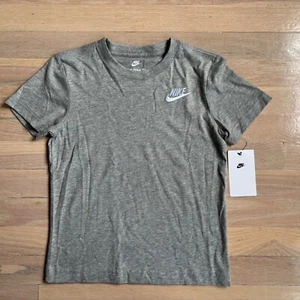 Boys grey nike embroidered logo tshirt size 7 nwt - Picture 1 of 1