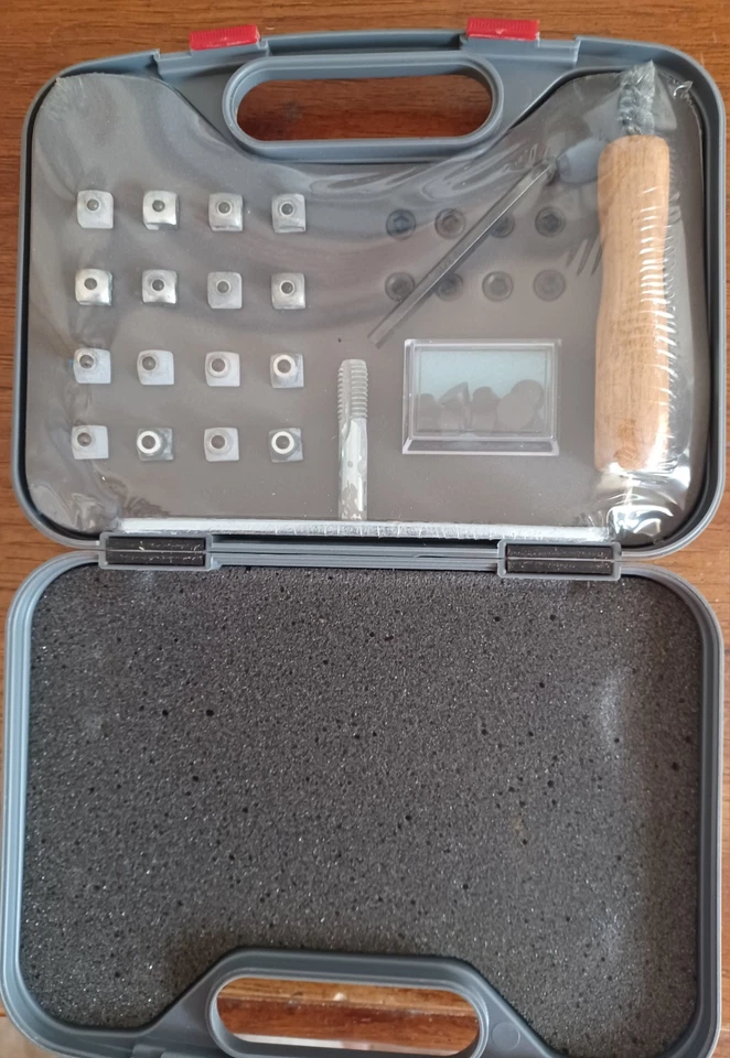 Kit de parafusos equestres novo em folha - Imagem 1 de 3