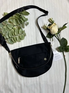 Neu mit Etikett $ 98 lululemon All Night Festival Tasche kleine Gürteltasche 5 l - schwarz - Bild 1 von 8