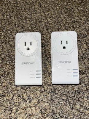 2 Quanity Trendnet Powerline 1200 AV2 Network Gigabit Adapter TPL-421E2K/A - Image 1 of 2