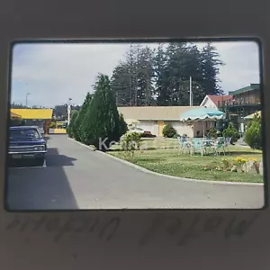 1970 Motel Victoria 35 mm Filmdia British Columbia Kanada Garten Terrasse - Bild 1 von 3