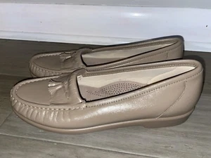 NEW SAS Tripad Comfort Loafer Beige Tan Leather Slip On Moccasin Size 8.5 Narrow - Picture 1 of 4