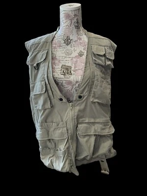 Men’s Expedición Travel Wear Fishing Vest. 23 Pockets. EUC - Image 1 of 4