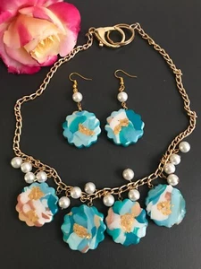 TEAL GREEN, GOLD AND BLUE ROUND EARRINGS AND PENDANT NECKLACE WITH FAUX PEARLS - Picture 1 of 13