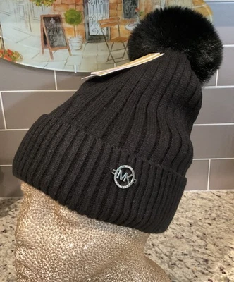 Gorro Michael Kors tejido con pompón 540003C negro/plateado logotipo precio de venta sugerido por el fabricante 68 USD nuevo con etiquetas Foto 1 de 4