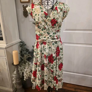 RETROLICIOUS Christmas Poinsettia Dress Sz M Rockabilly Pinup Holiday Retro - Picture 1 of 8
