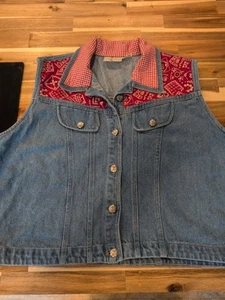 Vintage Rosettes 100% Cotton Denim Vest 1X/2X Bandana Pattern - Picture 1 of 9